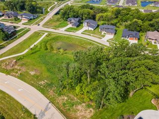 977 S 95th Street, West Des Moines, IA 50266