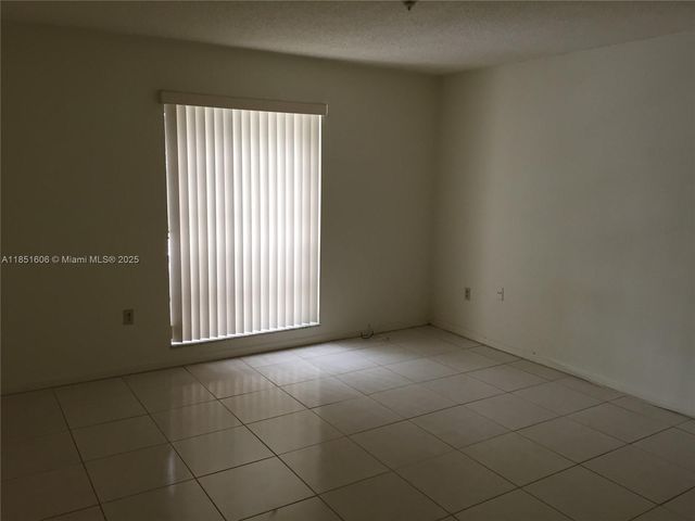 10808 N Kendall Dr Q-4, Miami, FL 33176