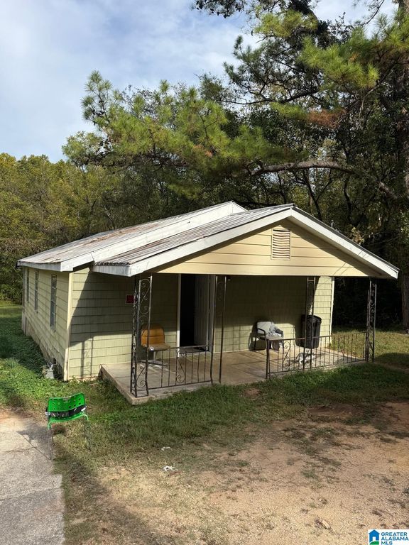 531 W LAKE DRIVE, Bessemer, AL 35020