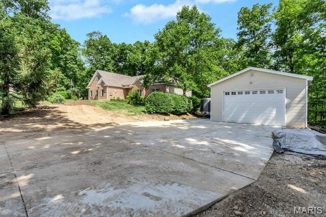 45 Oak Creek Drive, Moscow Mills, MO 63362