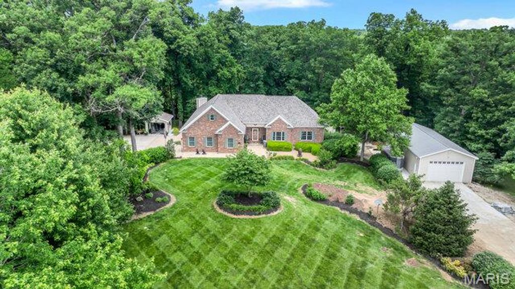 45 Oak Creek Drive, Moscow Mills, MO 63362