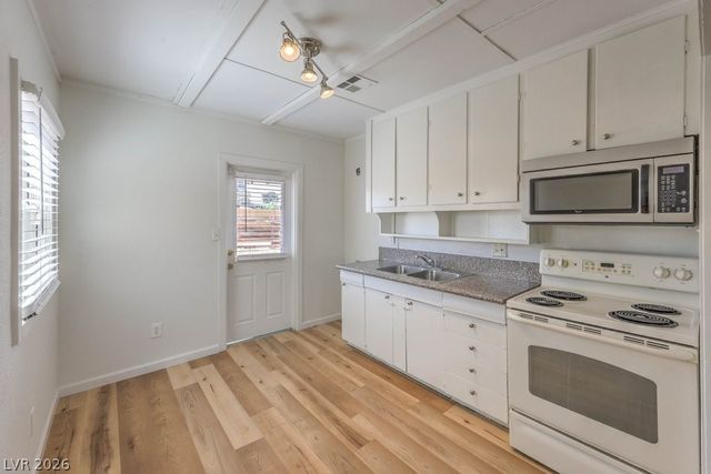 10 California Way, Henderson, NV 89015