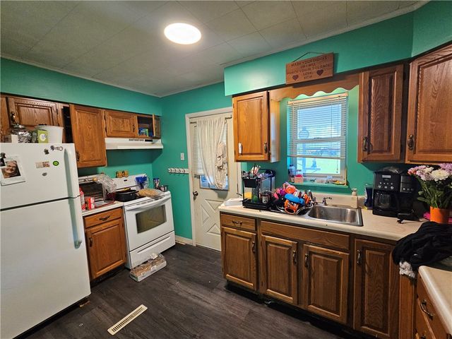 619 Chestnut St, Irwin, PA 15642