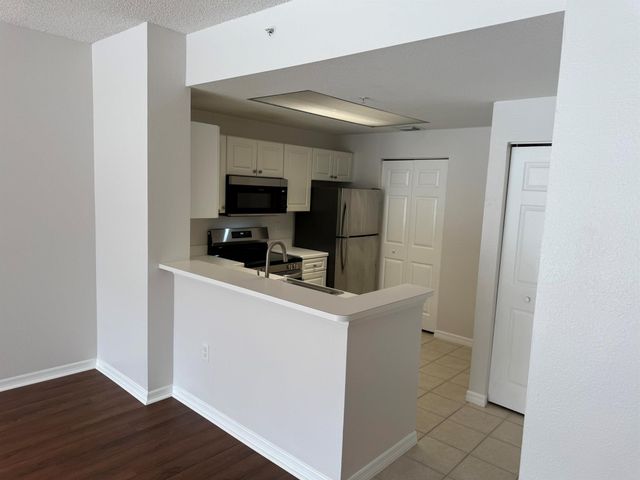 2802 Sarento Place 115, Palm Beach Gardens, FL 33410