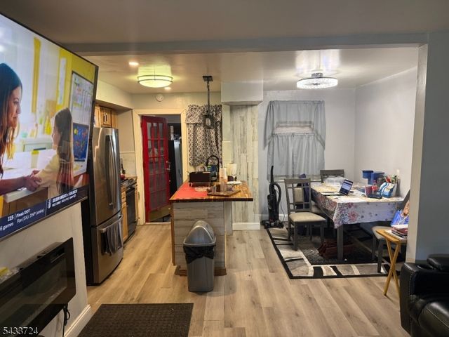 27 Melmore Gdns, East Orange City, NJ 07017