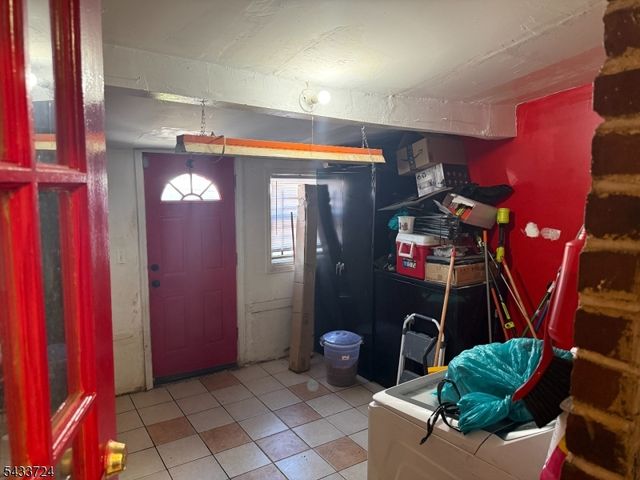 27 Melmore Gdns, East Orange City, NJ 07017