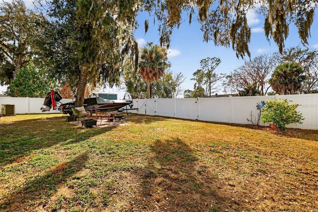 2225 ANGEL FISH LOOP, Leesburg, FL 34748