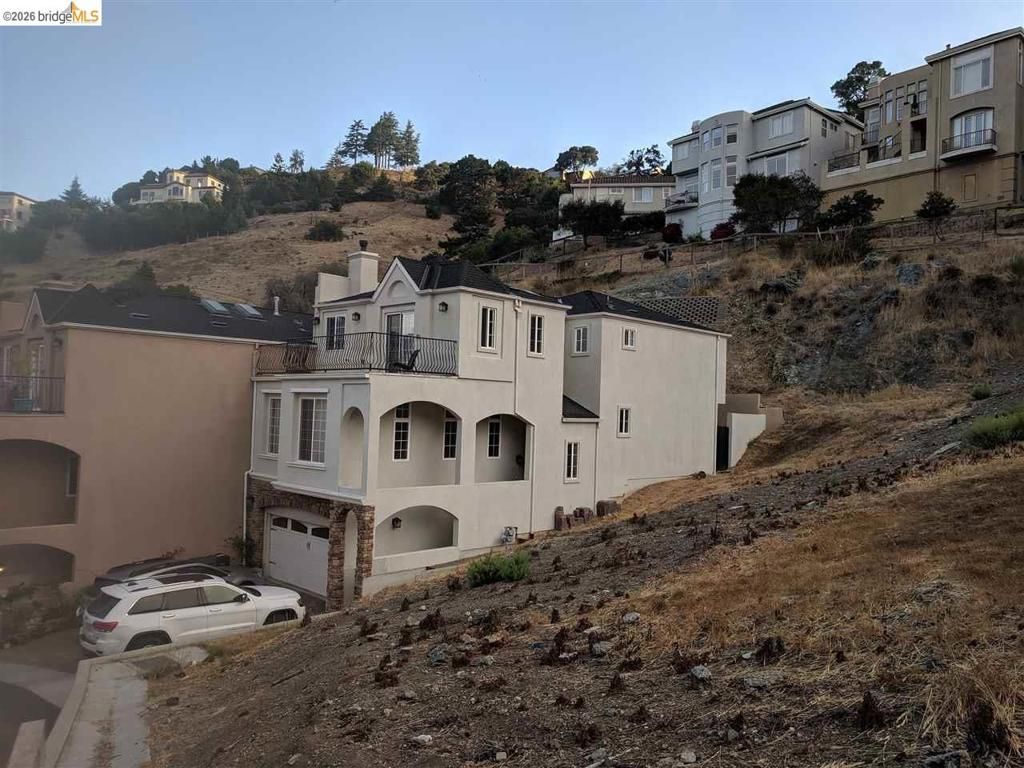 Image 15 of property listing at 0 0 Redwood Rd, Oakland, CA 94619