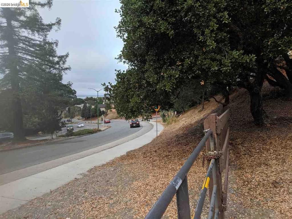 Image 21 of property listing at 0 0 Redwood Rd, Oakland, CA 94619
