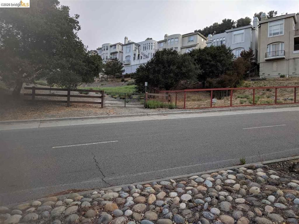 Image 23 of property listing at 0 0 Redwood Rd, Oakland, CA 94619