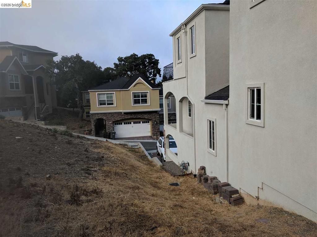 Image 27 of property listing at 0 0 Redwood Rd, Oakland, CA 94619