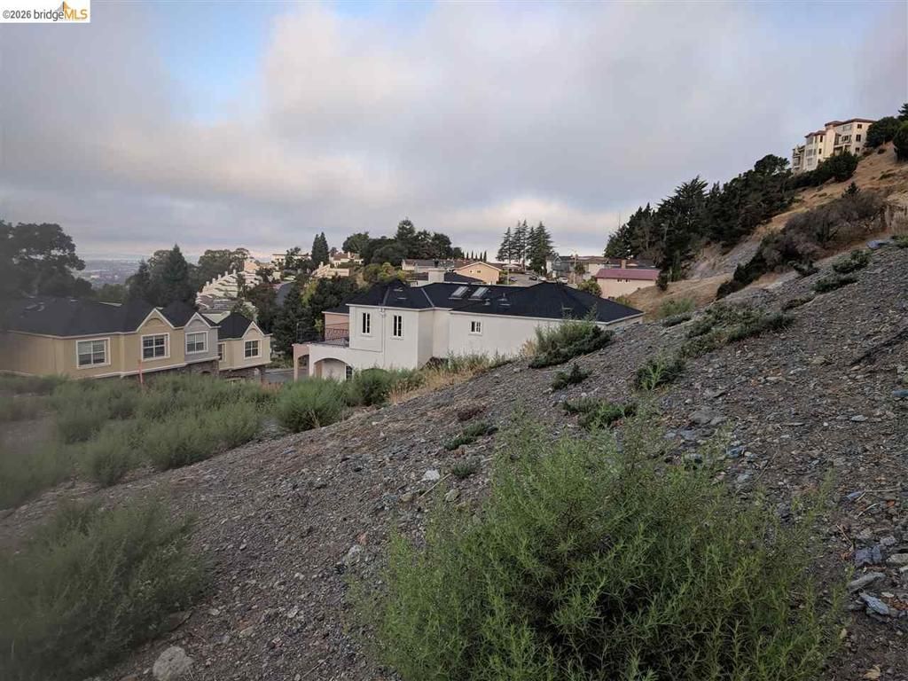 Image 28 of property listing at 0 0 Redwood Rd, Oakland, CA 94619