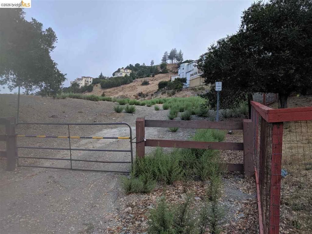 Image 3 of property listing at 0 0 Redwood Rd, Oakland, CA 94619