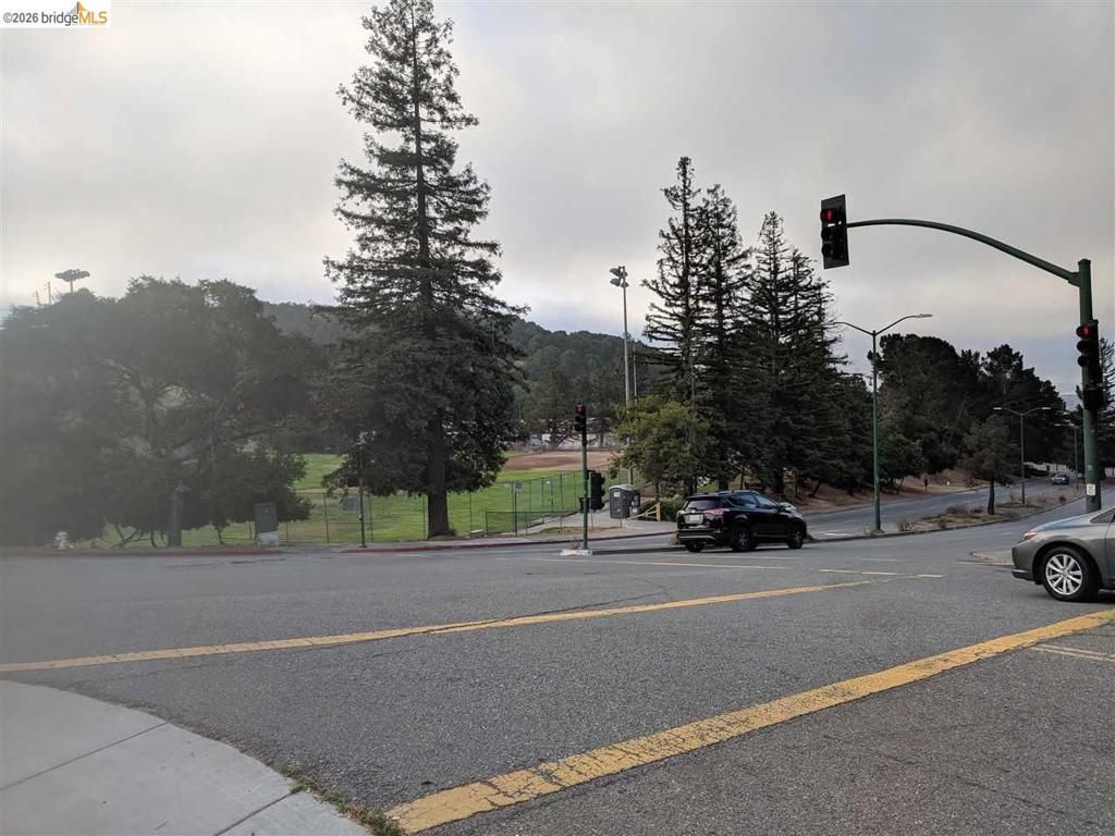 Image 32 of property listing at 0 0 Redwood Rd, Oakland, CA 94619