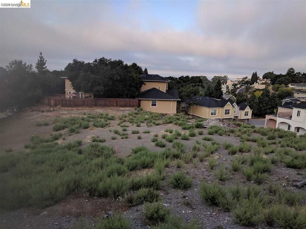 Image 6 of property listing at 0 0 Redwood Rd, Oakland, CA 94619