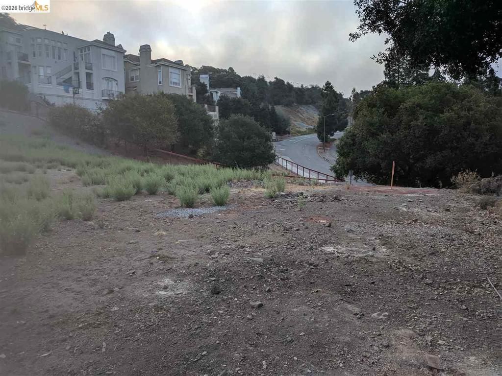 Image 8 of property listing at 0 0 Redwood Rd, Oakland, CA 94619