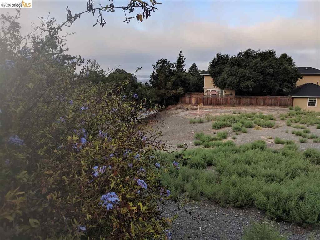 Image 9 of property listing at 0 0 Redwood Rd, Oakland, CA 94619