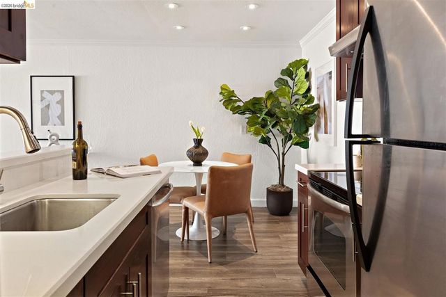 567 Oakland Ave 206, Oakland, CA 94611