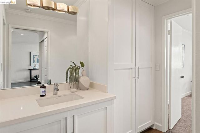 567 Oakland Ave 206, Oakland, CA 94611