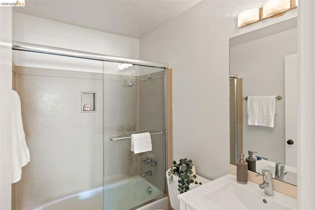 567 Oakland Ave 206, Oakland, CA 94611