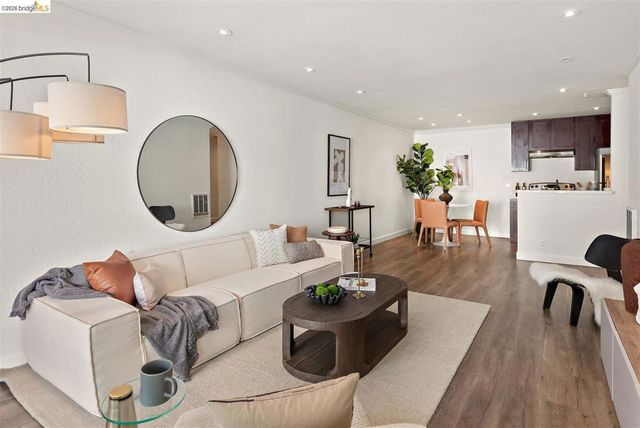 567 Oakland Ave 206, Oakland, CA 94611