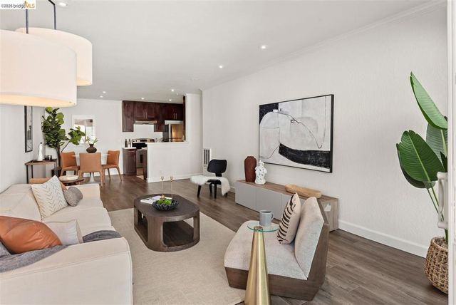 567 Oakland Ave 206, Oakland, CA 94611