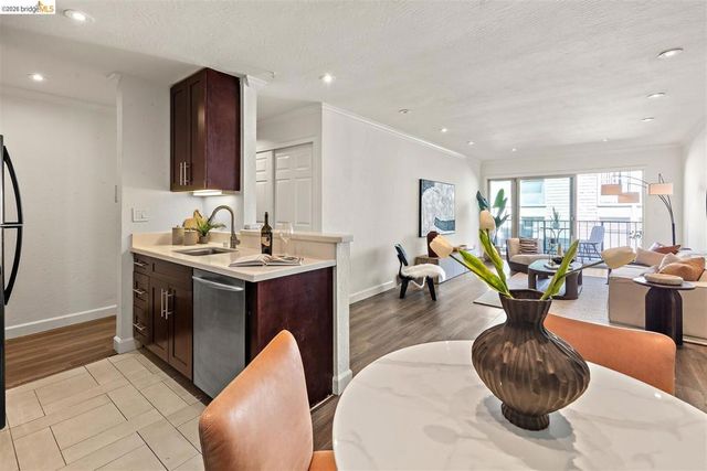 567 Oakland Ave 206, Oakland, CA 94611