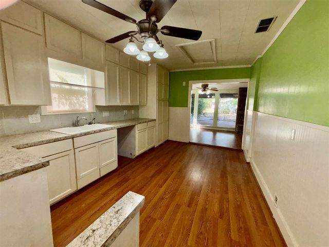 702 W Walnut Street, Coleman, TX 76834