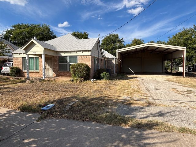 702 W Walnut Street, Coleman, TX 76834