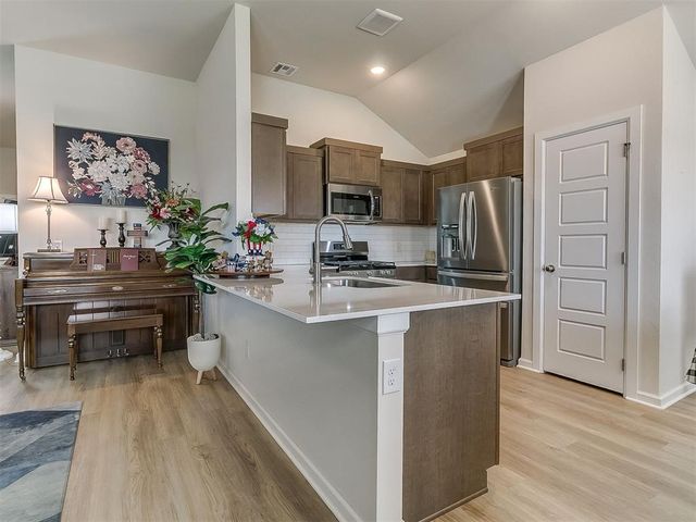 9013 Quapaw Creek Trail, Oklahoma City, OK 73160