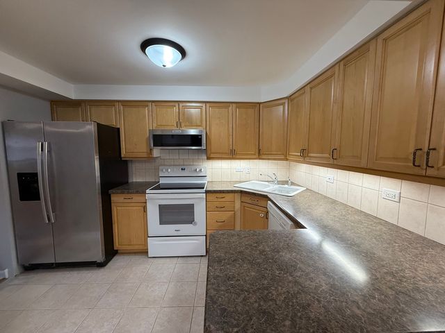 6616 W 64TH Place 3W, Chicago, IL 60638