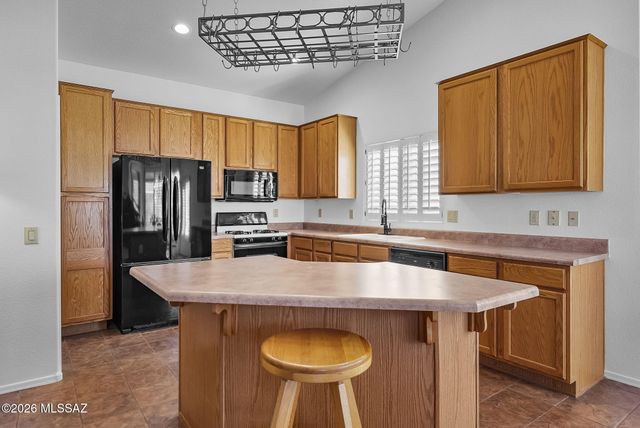 1955 E Cliff Swallow Trail, Green Valley, AZ 85614