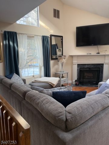 15 Rhea Run 15, Hampton Twp., NJ 07860