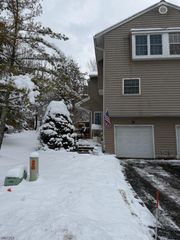 15 Rhea Run 15, Hampton Twp., NJ 07860