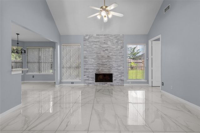 127 Saint Finans Way, Houston, TX 77015
