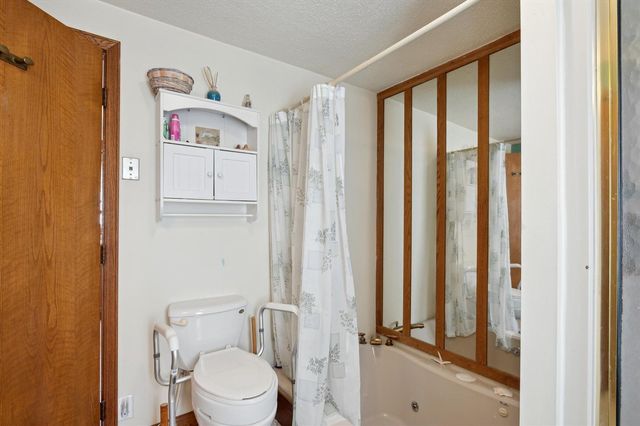 1375 Woodland Beach, Battle Creek, MI 49014