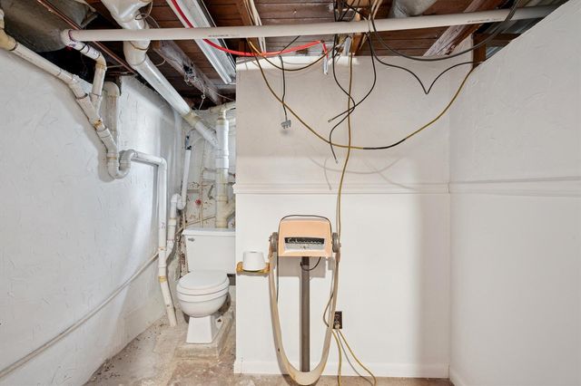 1375 Woodland Beach, Battle Creek, MI 49014