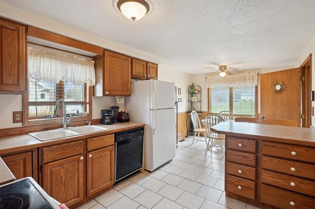 1375 Woodland Beach, Battle Creek, MI 49014