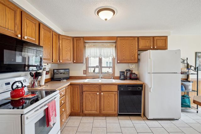 1375 Woodland Beach, Battle Creek, MI 49014