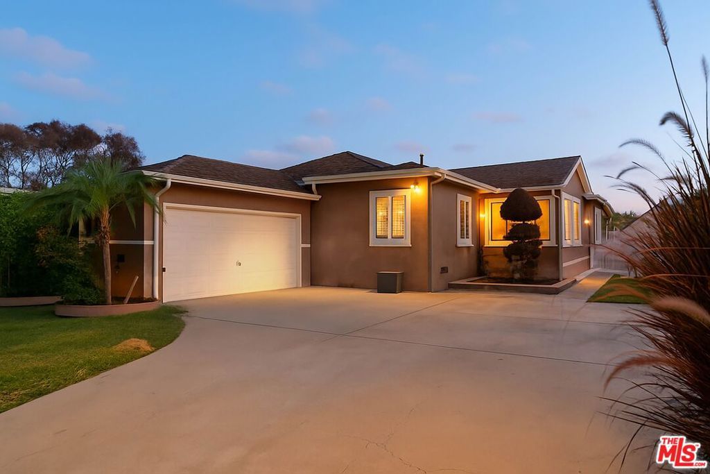 11731 Cimarron Avenue, Hawthorne, CA 90250