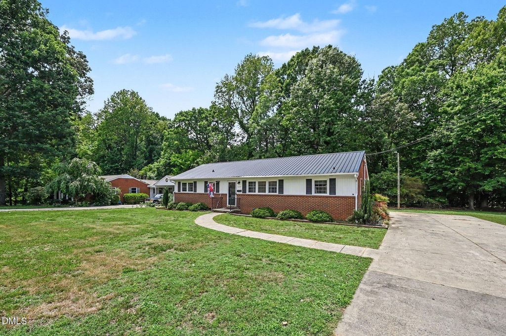 525 N Carr Street, Mebane, NC 27302