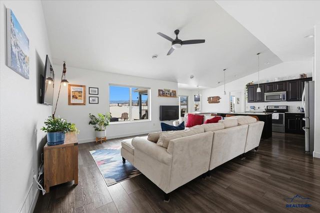 1863 RUSSELL ST, Spearfish, SD 57783