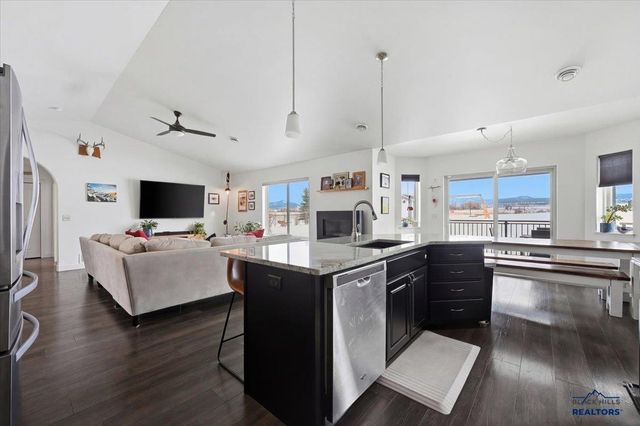 1863 RUSSELL ST, Spearfish, SD 57783