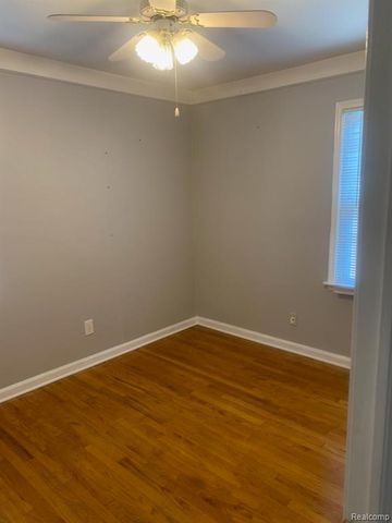 25124 Mackinac Street, Roseville, MI 48066