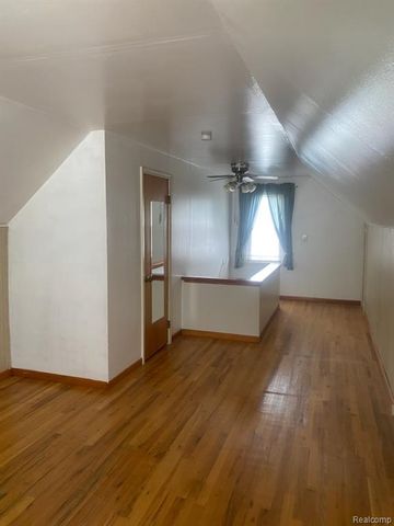 25124 Mackinac Street, Roseville, MI 48066