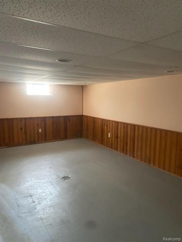 25124 Mackinac Street, Roseville, MI 48066