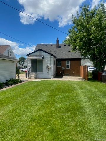 25124 Mackinac Street, Roseville, MI 48066