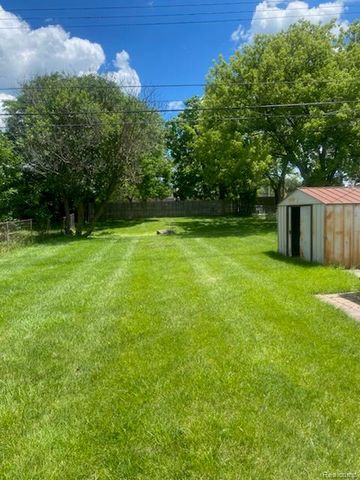 25124 Mackinac Street, Roseville, MI 48066