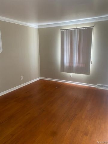 25124 Mackinac Street, Roseville, MI 48066