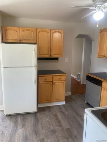 25124 Mackinac Street, Roseville, MI 48066